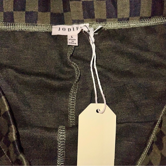 Checkered Black and Green Pants size large nwt - Picture 2 of 6